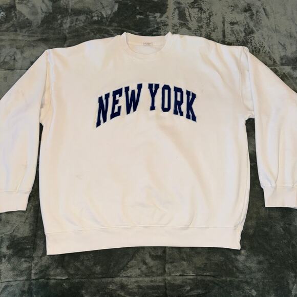 John Galt Brandy Melville Erica New York White Crewneck Sweater Size Large - Picture 1 of 10